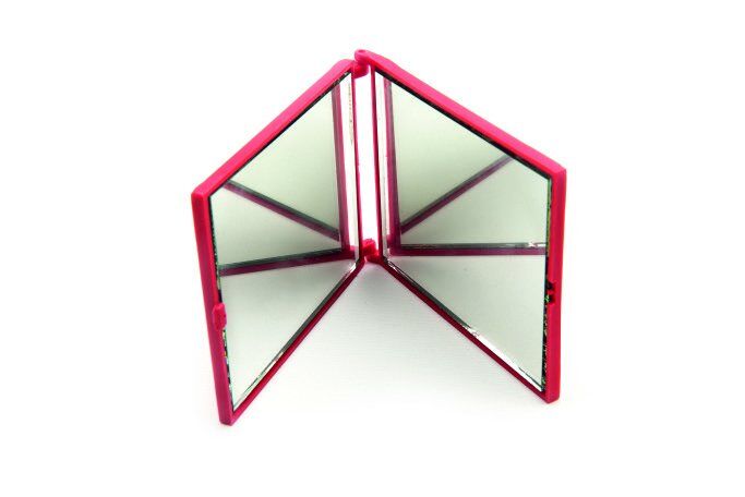 ARALARINDA AÇI YAPAN AYNALAR